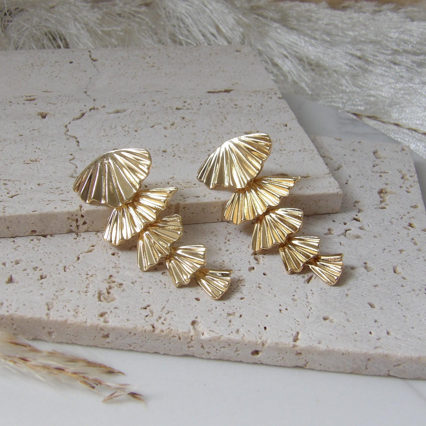 MINERVA GOLD EARRING