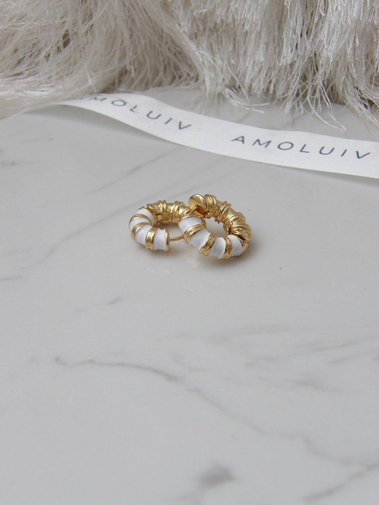 WHITE SHELLS EARRINGS