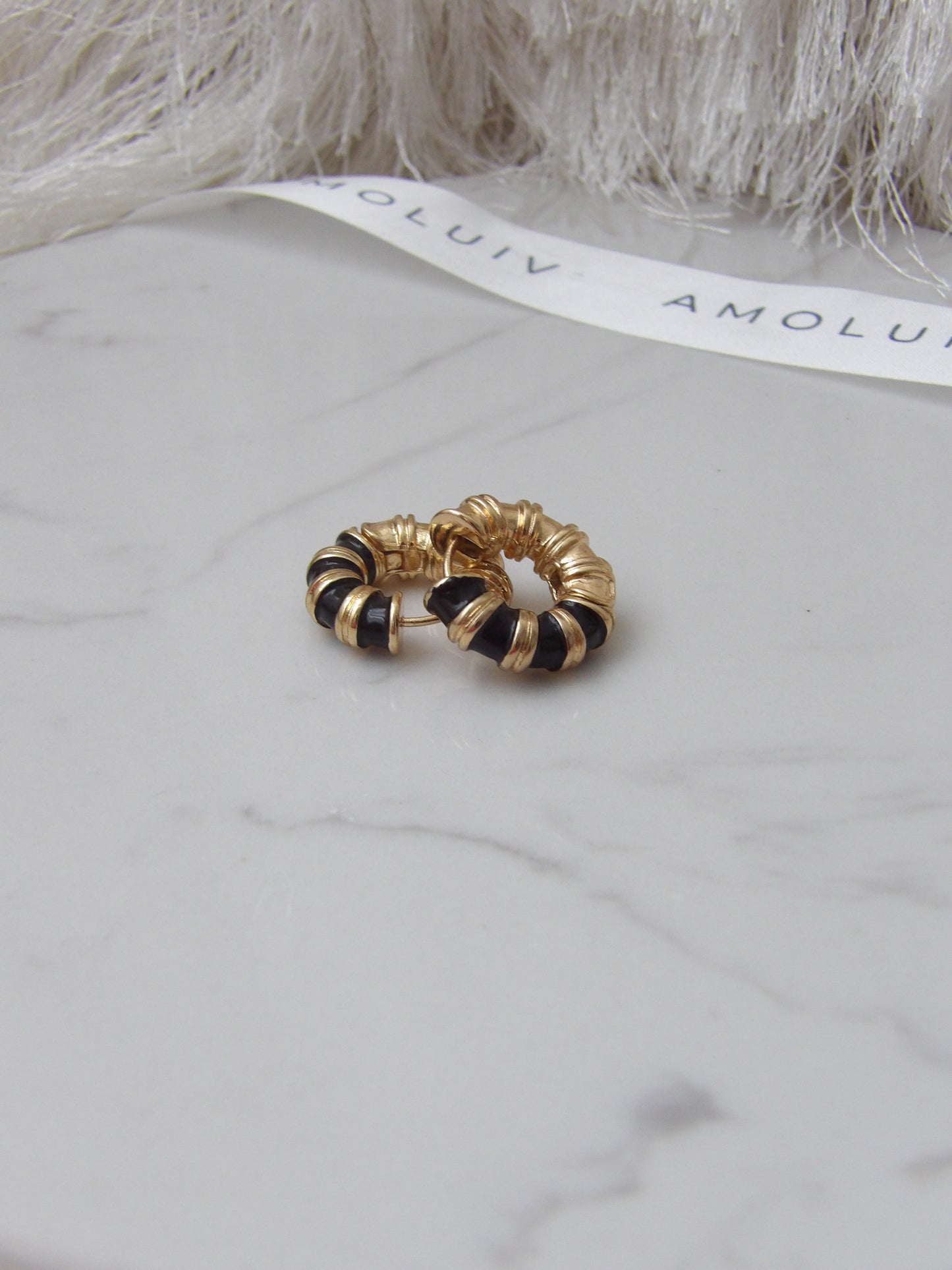 BLACK SHELLS EARRINGS