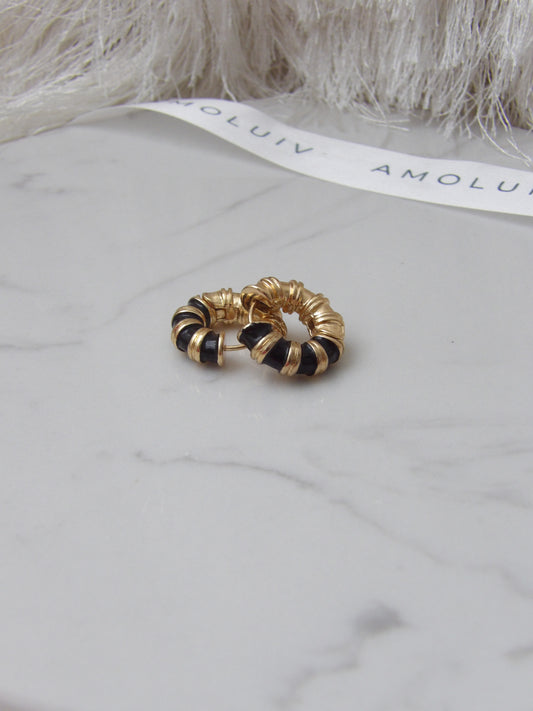 BLACK SHELLS EARRINGS