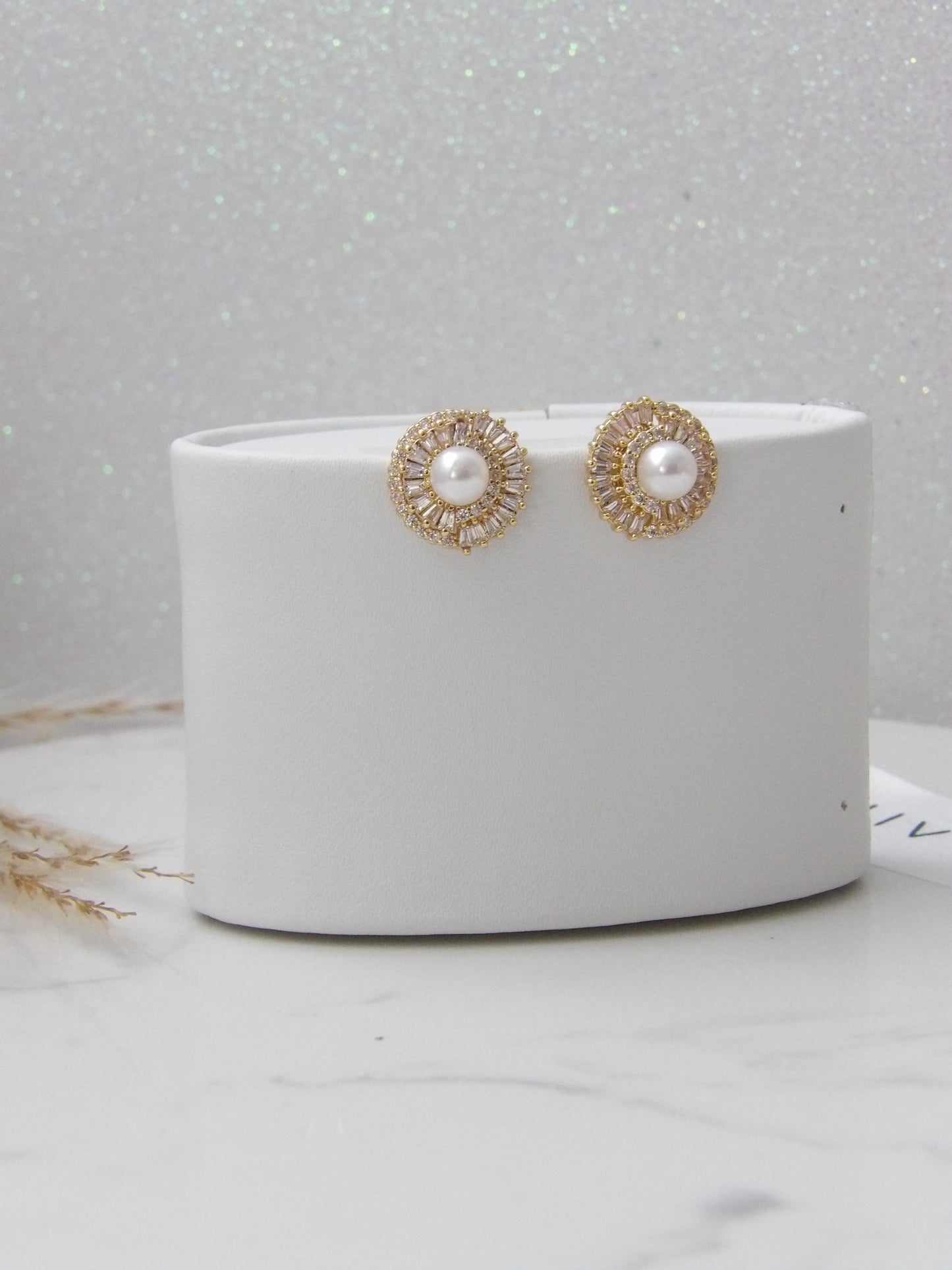PEARL LIGHT GOLD EARRING