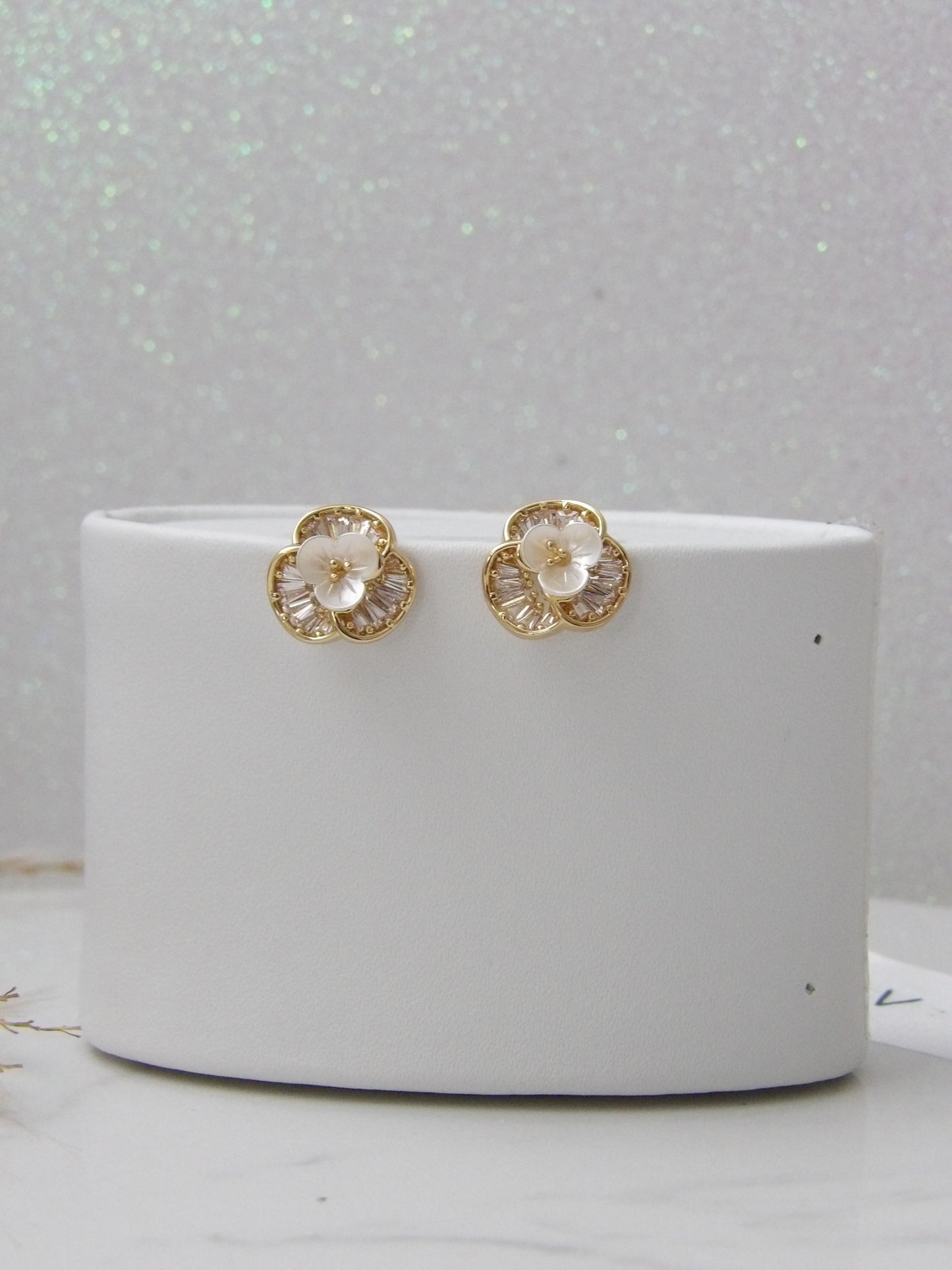 CAMELIA GLOW EARRINGS