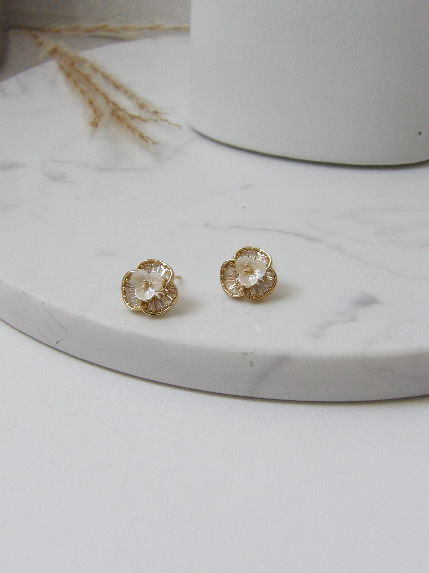 CAMELIA GLOW EARRINGS