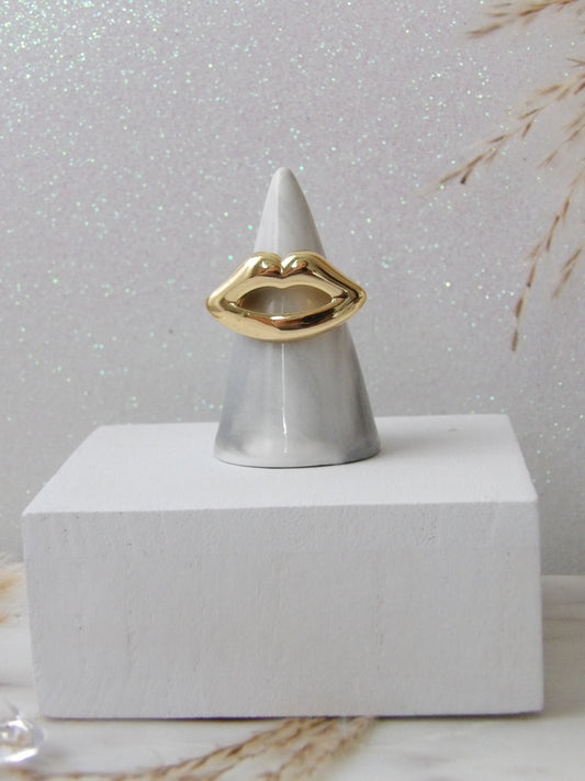 BESO DORADO RING