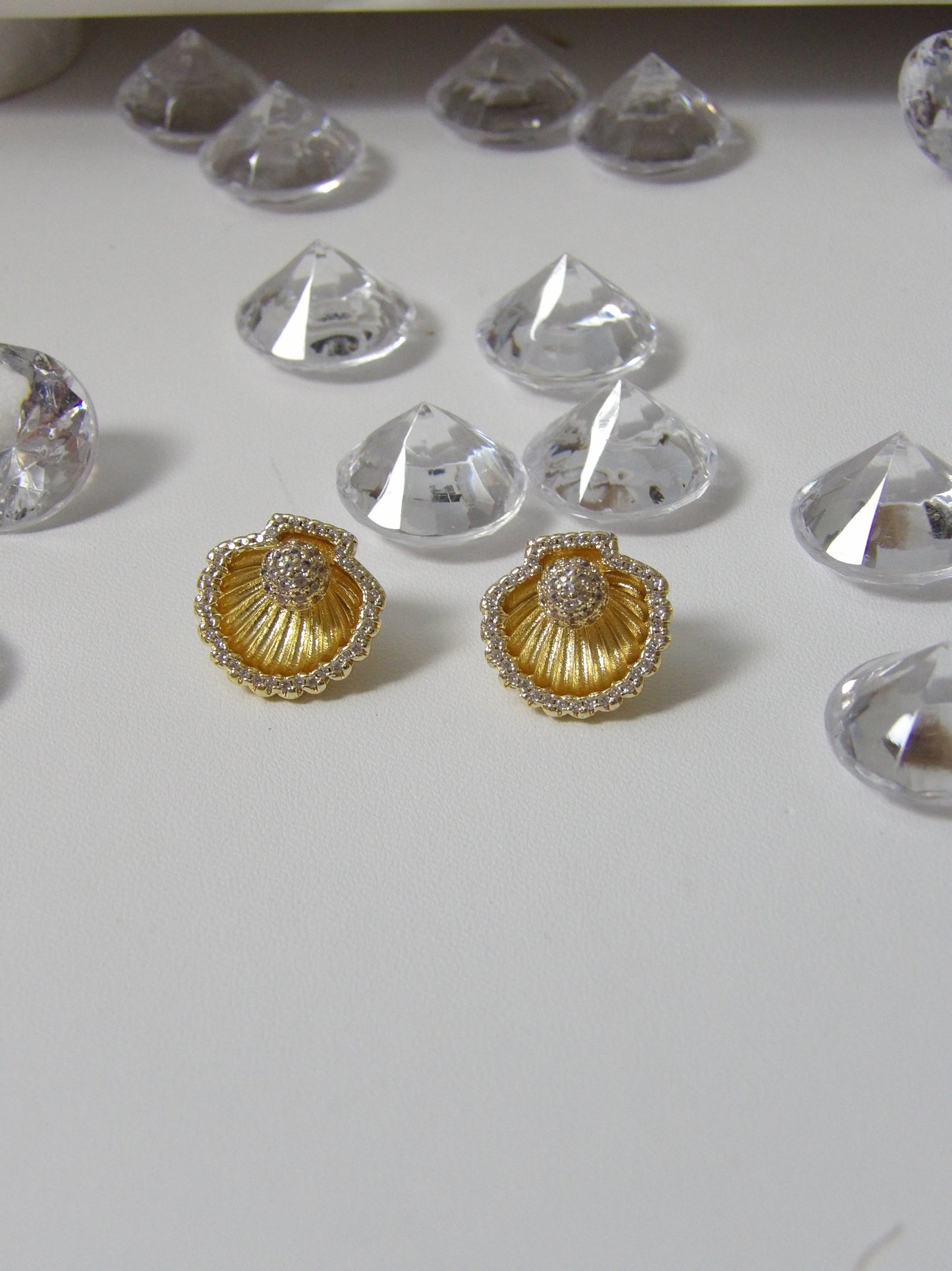 CONCHAE GOLD EARRINGS