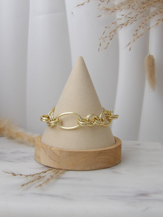 Veyra Bracelet in rhodium β timeless elegance with a polished finish. A versatile piece to elevate your everyday style.