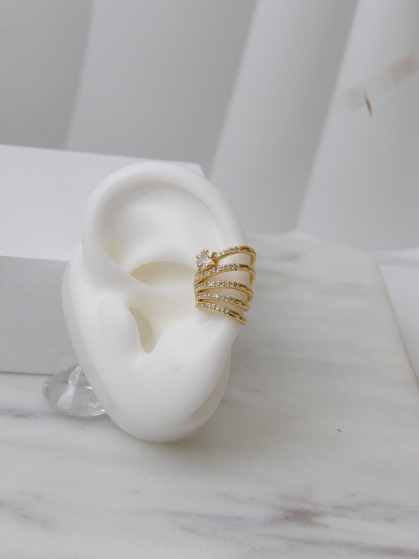 BRILLANCE TWIST EAR CUFF GOLD