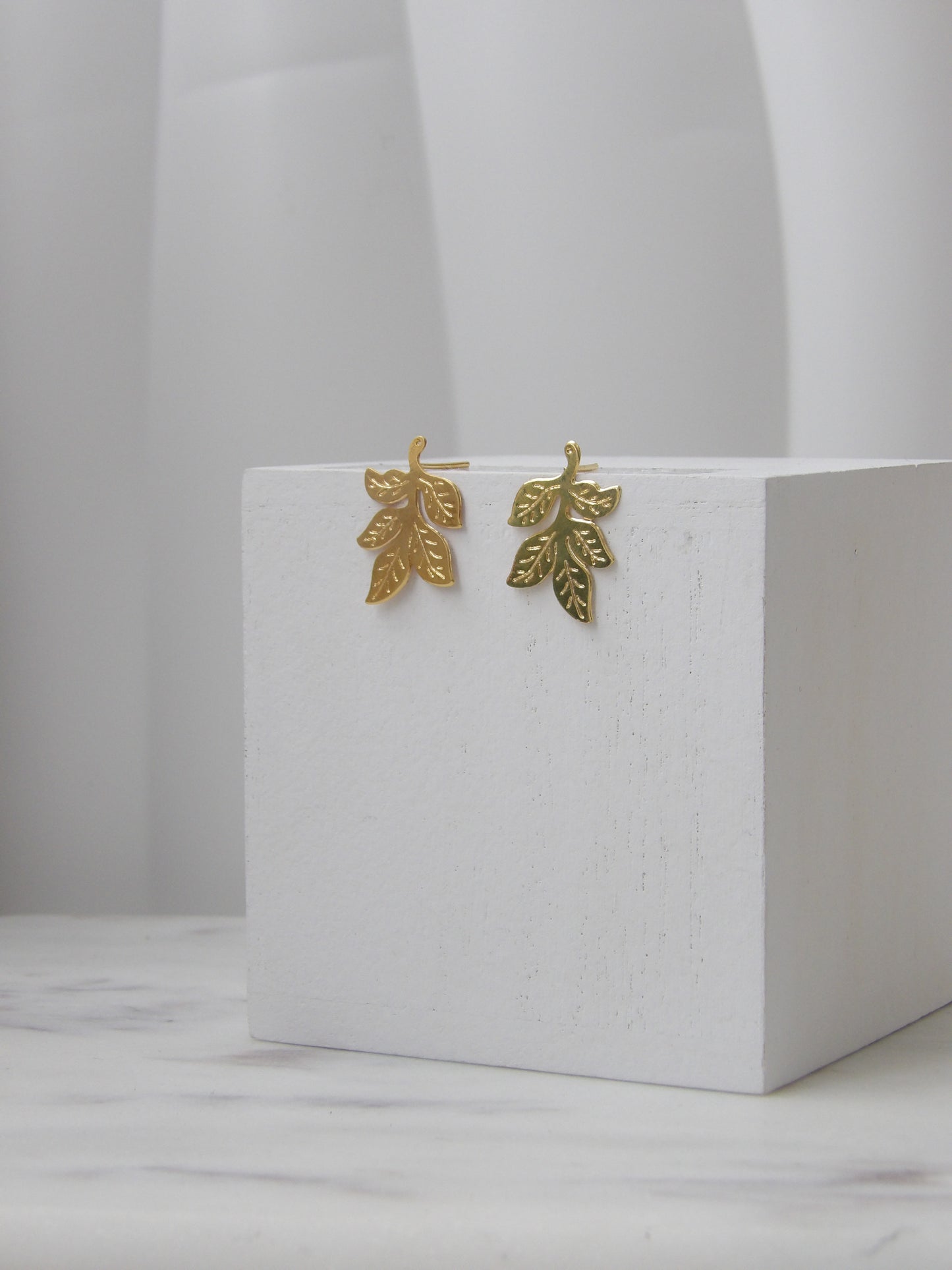 OLIVEA STUDS BRONZE