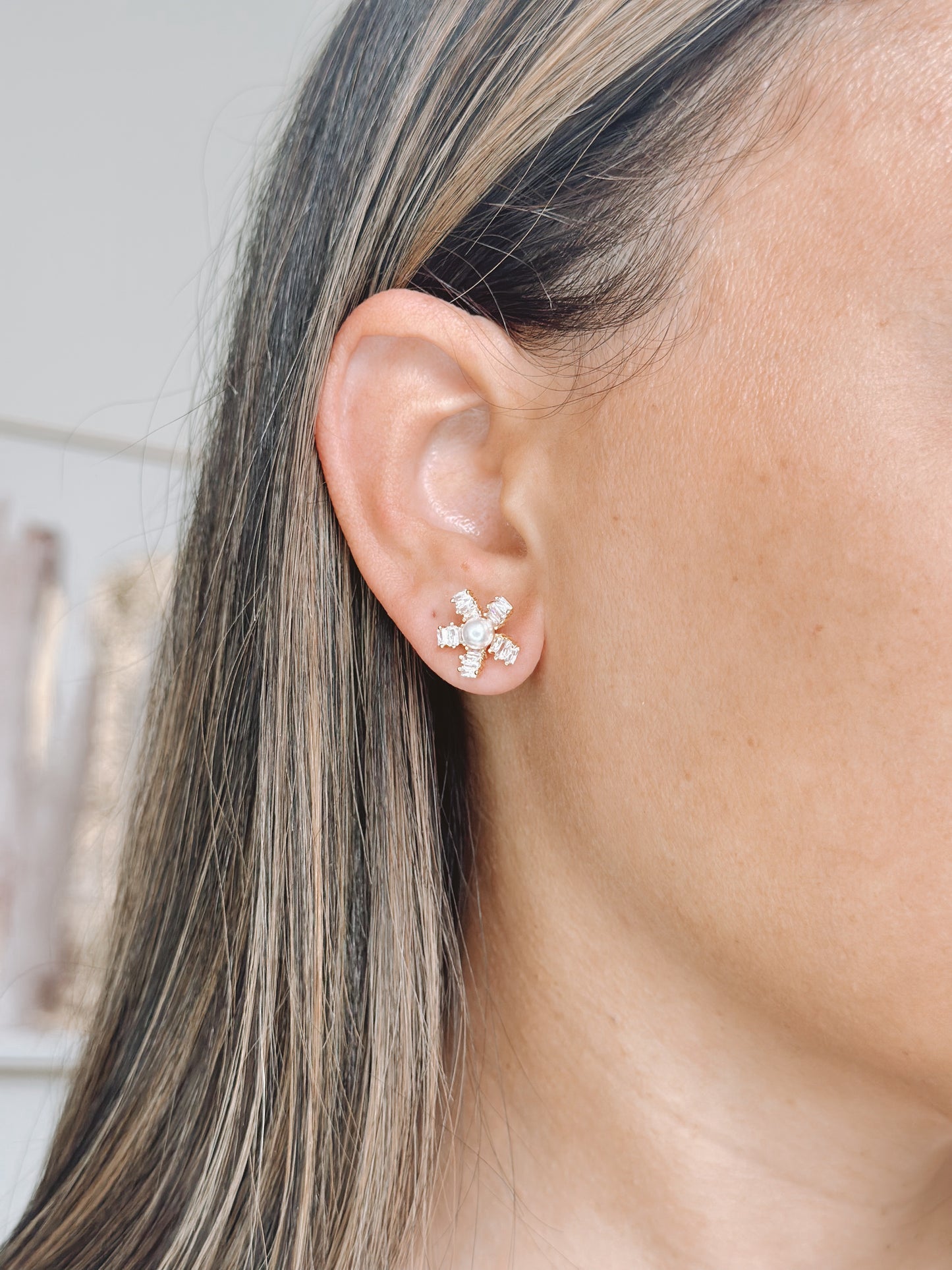 ESTRELLA PEARL STUD