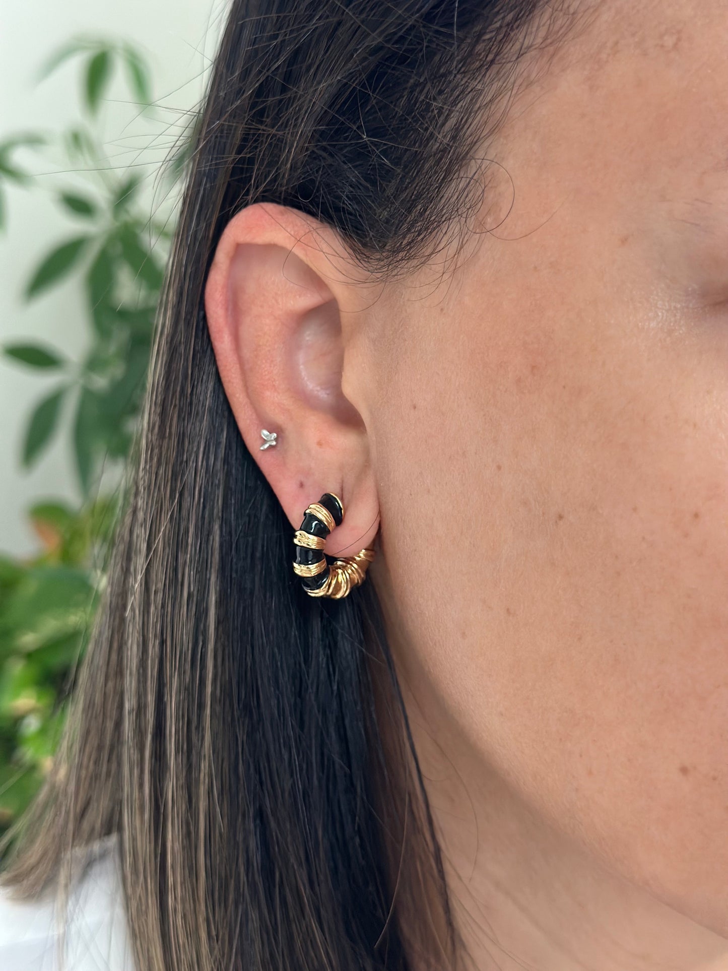BLACK SHELLS EARRINGS