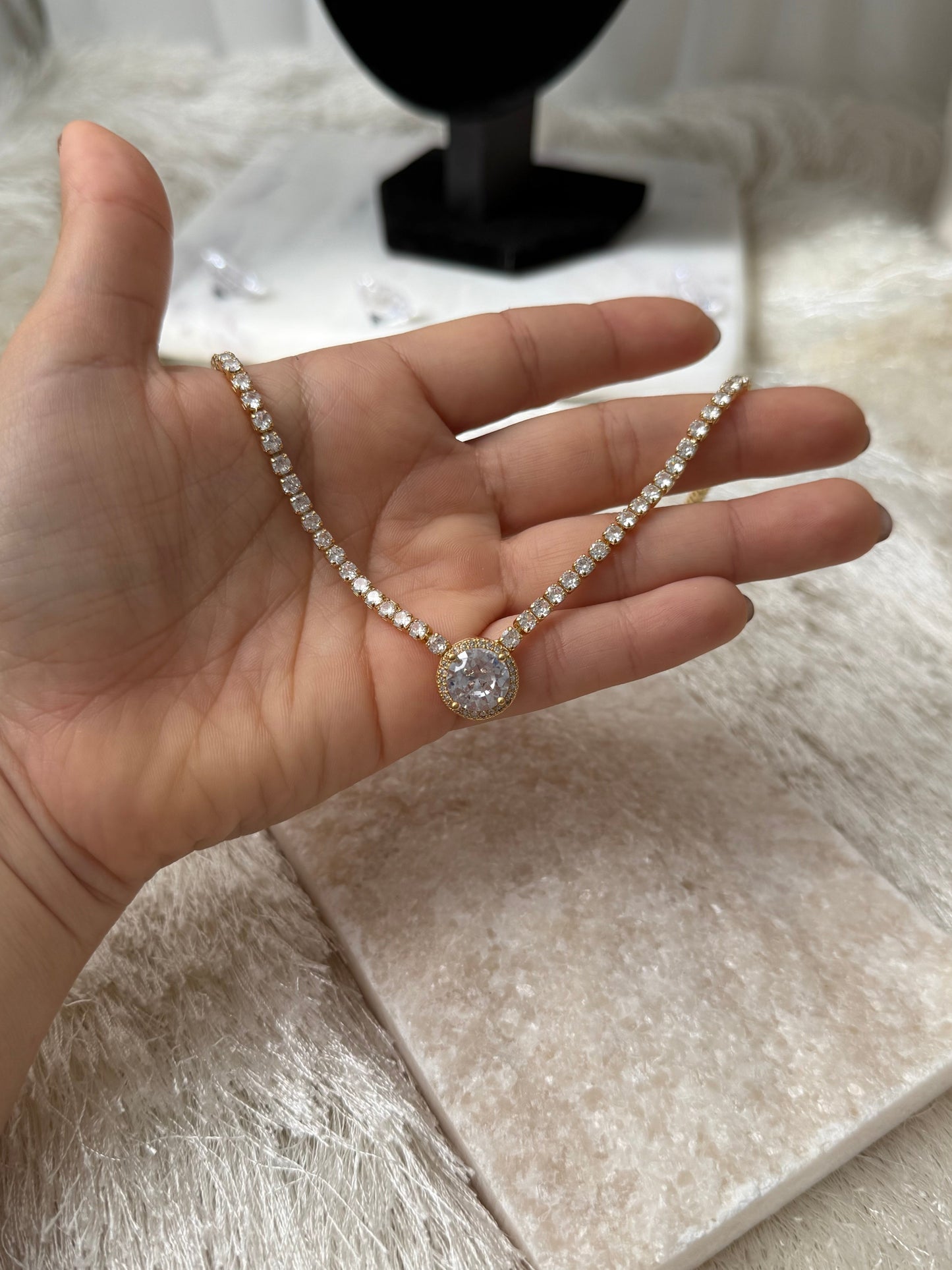 ORLUNE NECKLACE