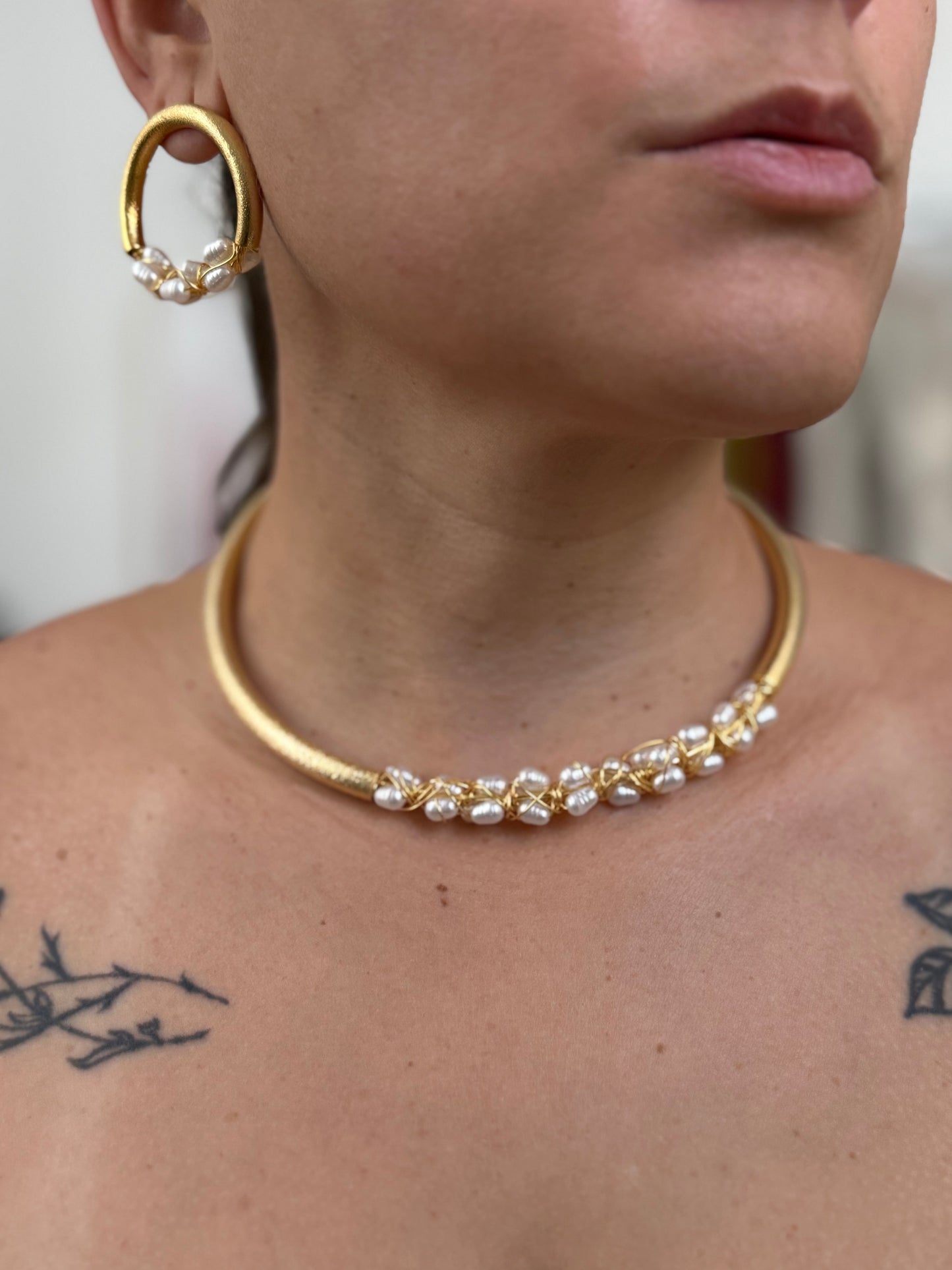 GOLDEN WHISPER CHOKER