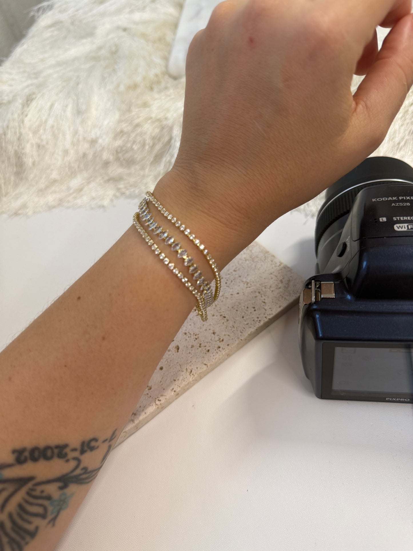 BRISELLE GLOW BRACELET