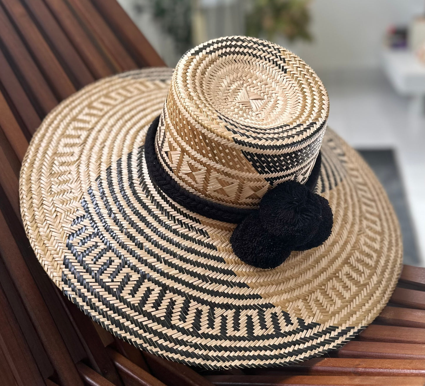 SOMBRERO A LA LARGA LLAVE BLACK & GOLD