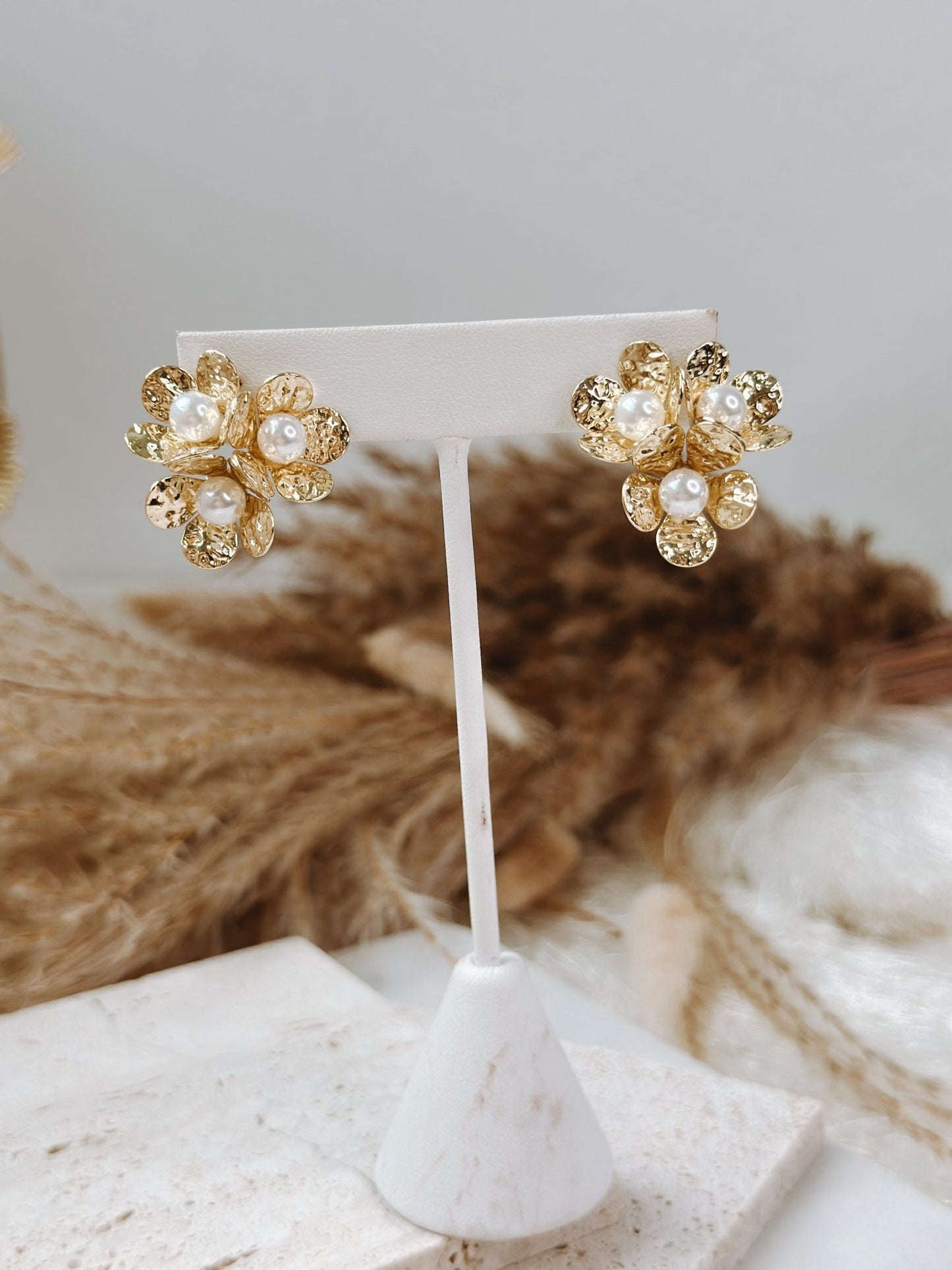 AZALEIA PEARL GOLD EARRINGS