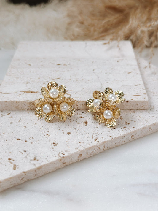 AZALEIA PEARL GOLD EARRINGS