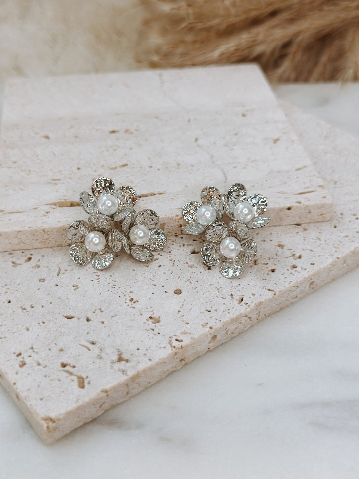AZALEIA PEARL SILVER EARRINGS