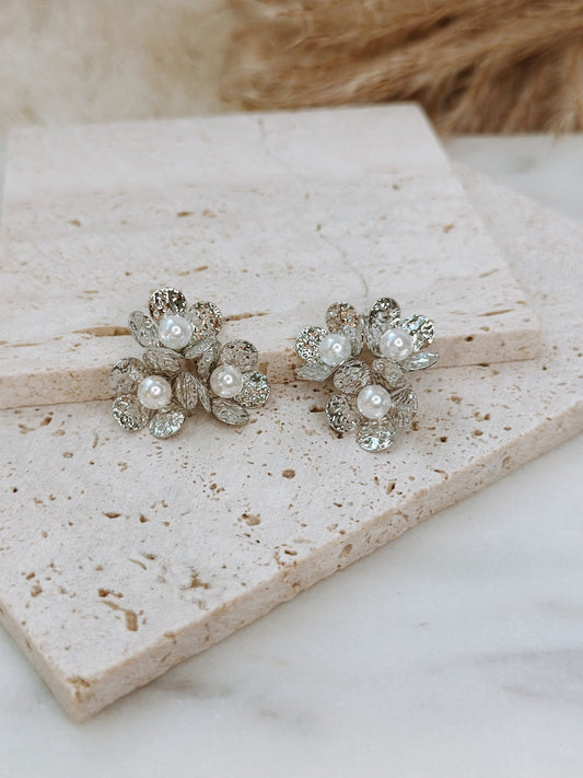AZALEIA PEARL SILVER EARRINGS