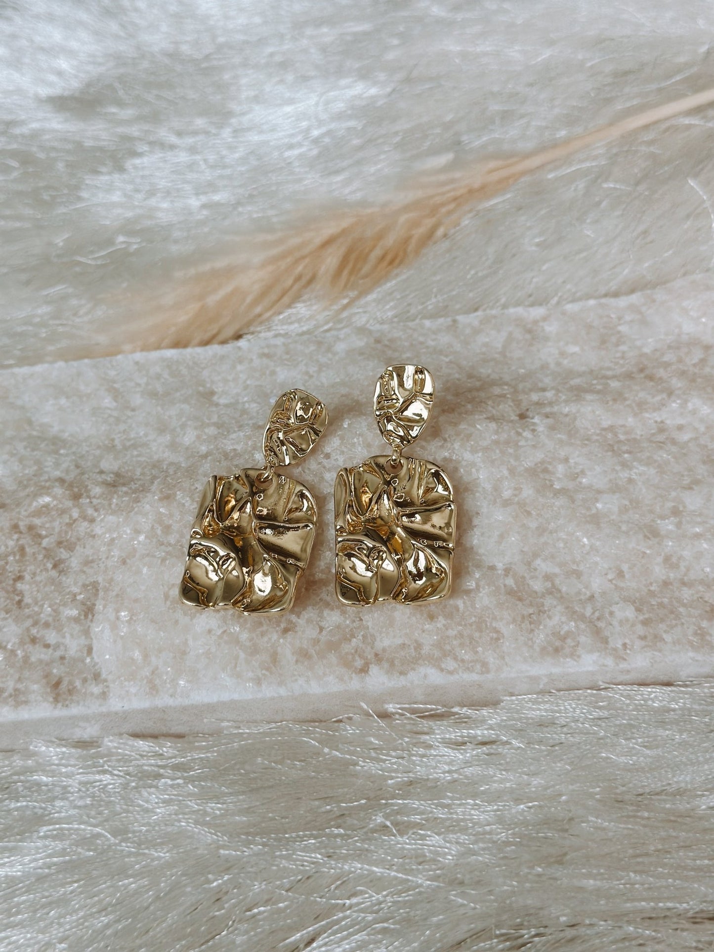 BEYON GOLD EARRINGS