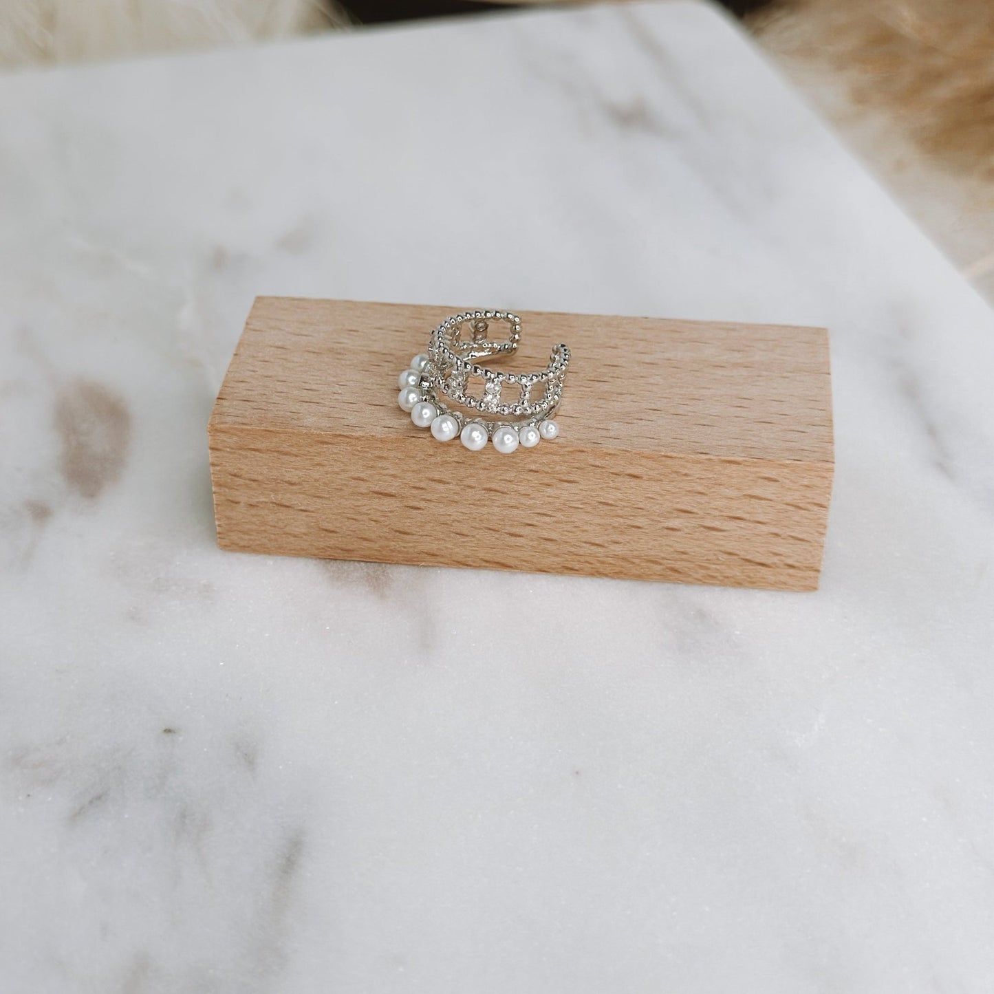 DANNA EAR CUFF PEARL SILVER