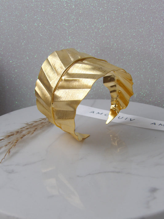 GOLDEN LEAF EMBRACE BRONZE