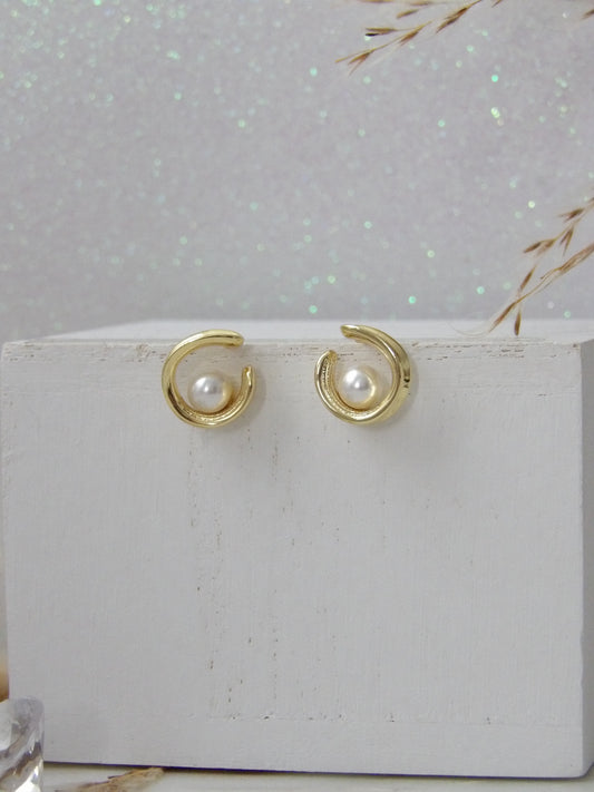 NAYRA GOLD STUDS