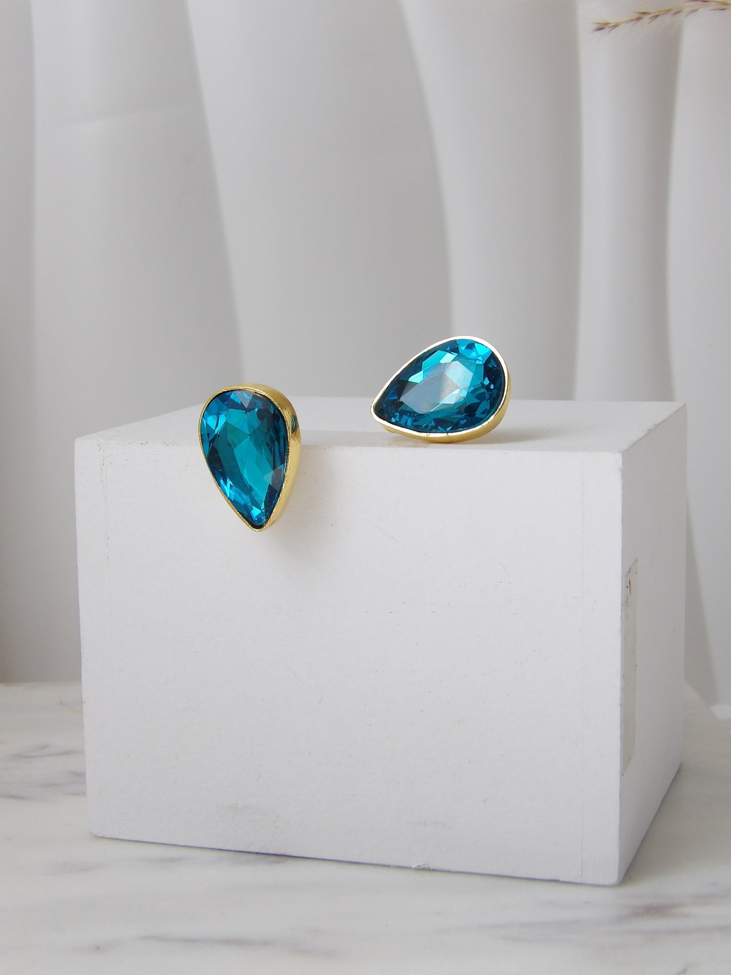 AURA BLUE BRONZE STUDS