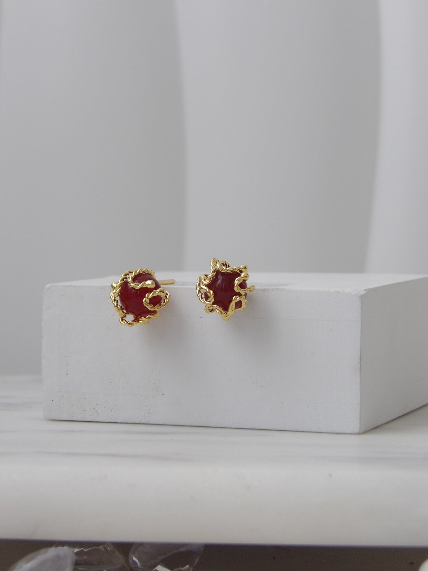SCARLET GLOW STUDS BRONZE