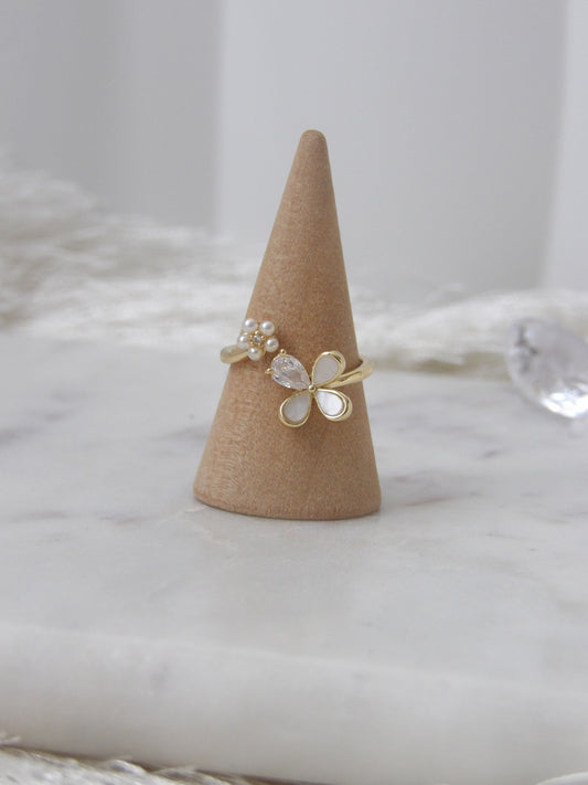 🌸 BLOSSOM WHISPER GOLD RING