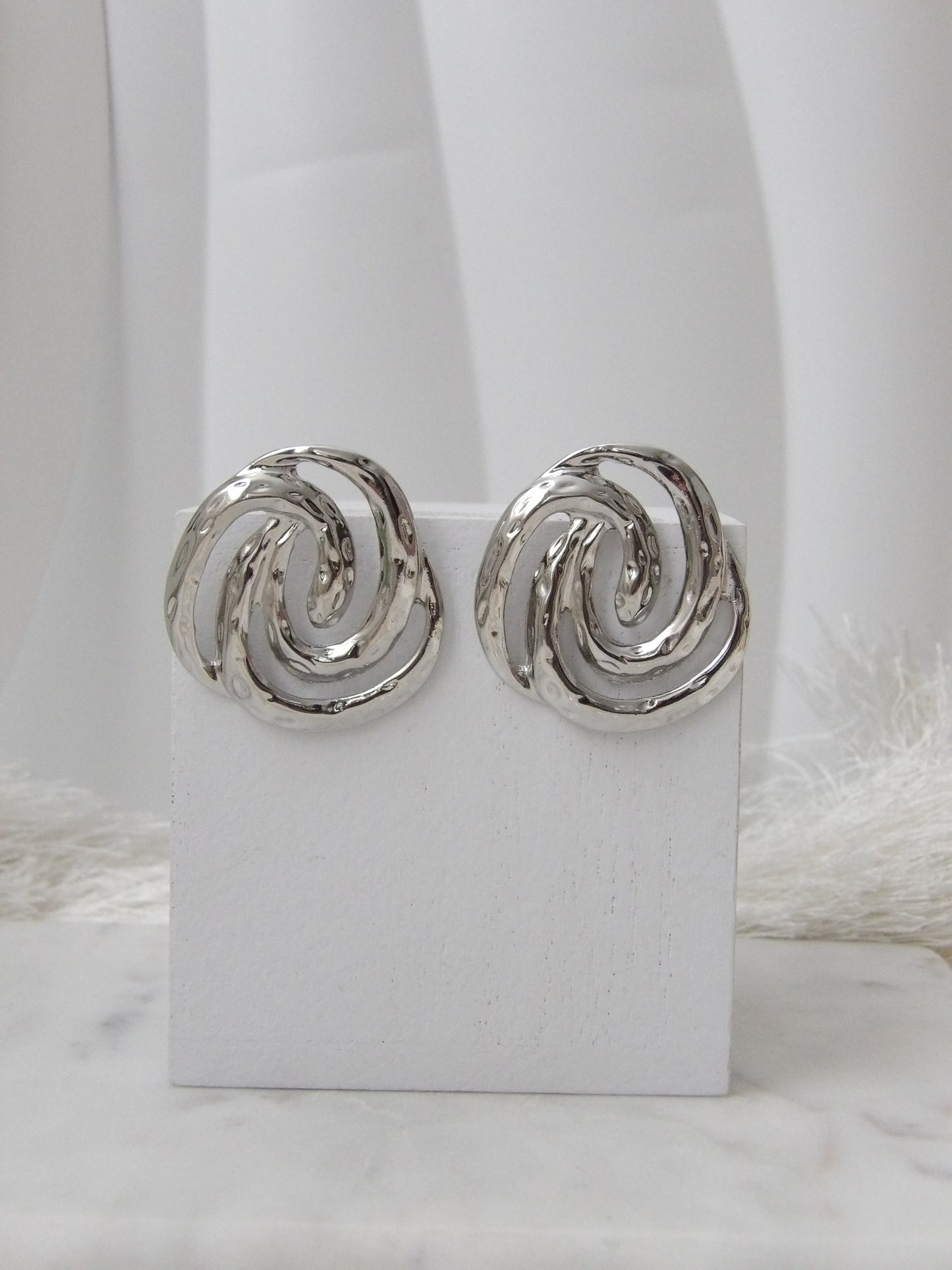 SCULPTED WAVE EARRINGS