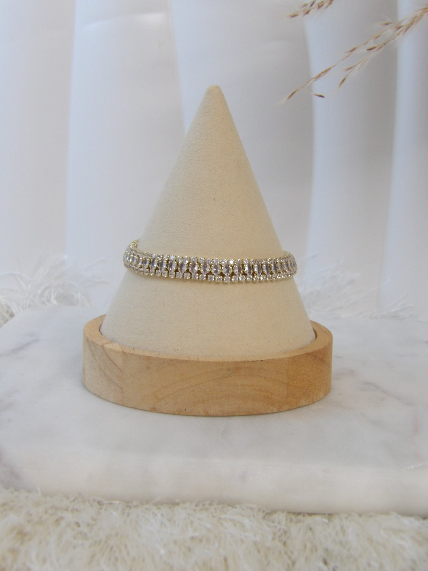 BRISELLE  GLOW BRACELET