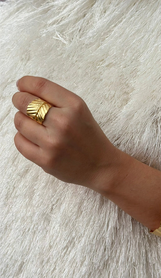 GOLDEN LEAVE BRONZE RING