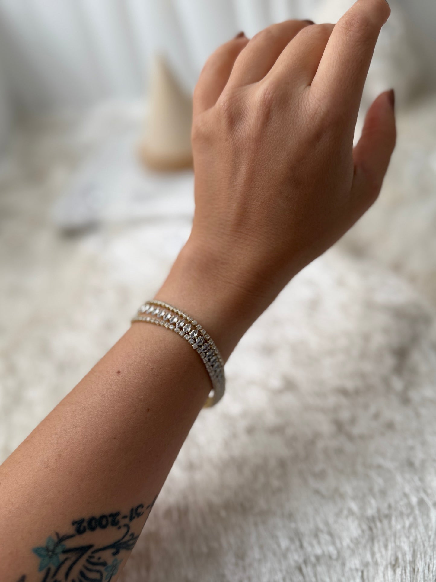 BRISELLE  GLOW BRACELET