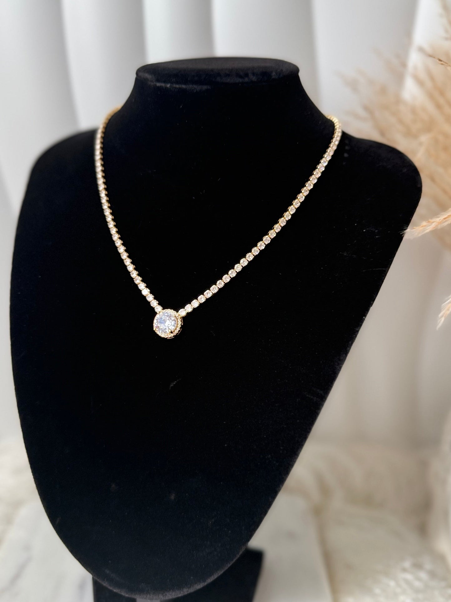 ORLUNE NECKLACE