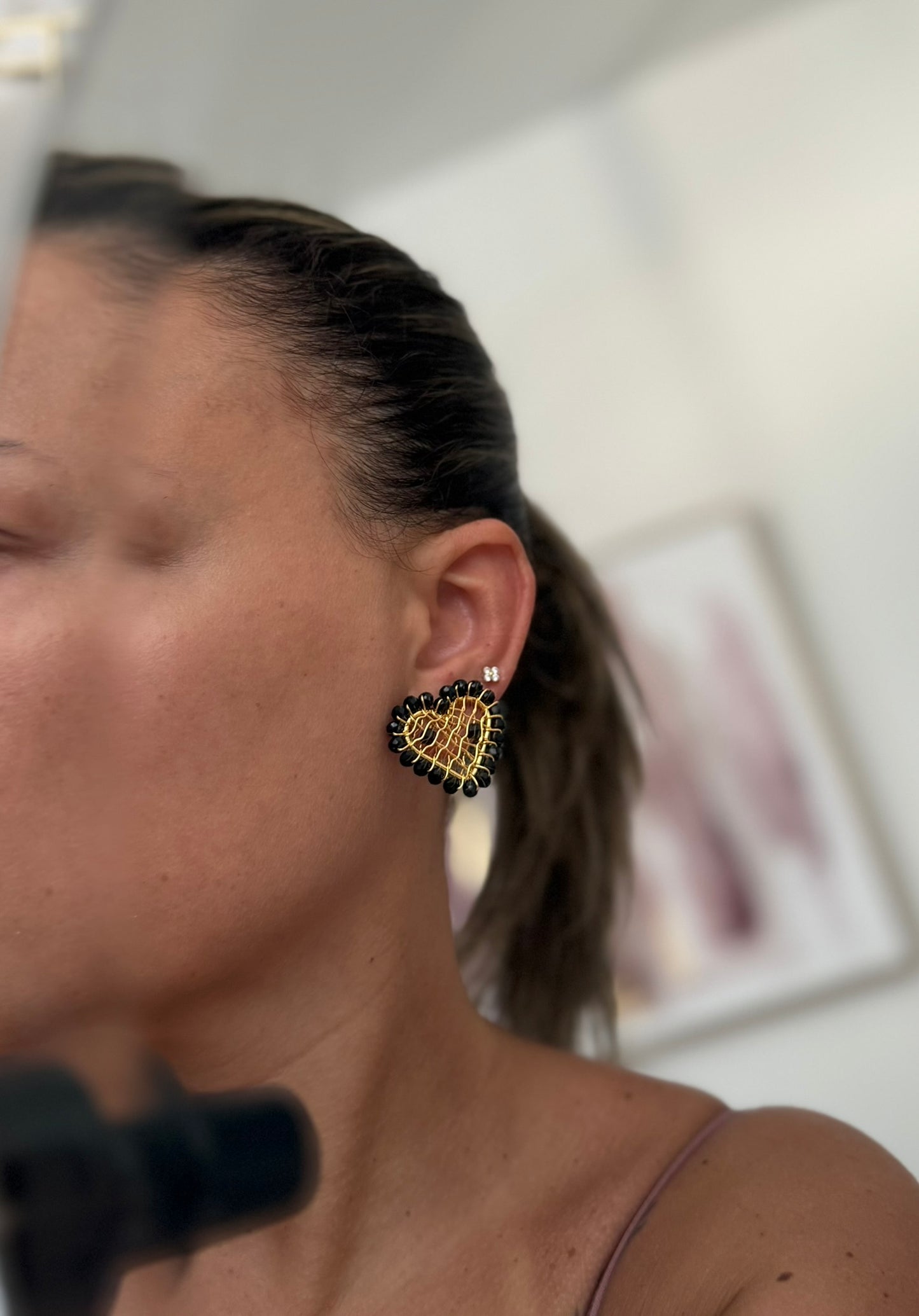 NOIR HEART EARRINGS BRONZE