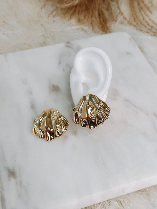 CONCHA GOLD EARRINGS